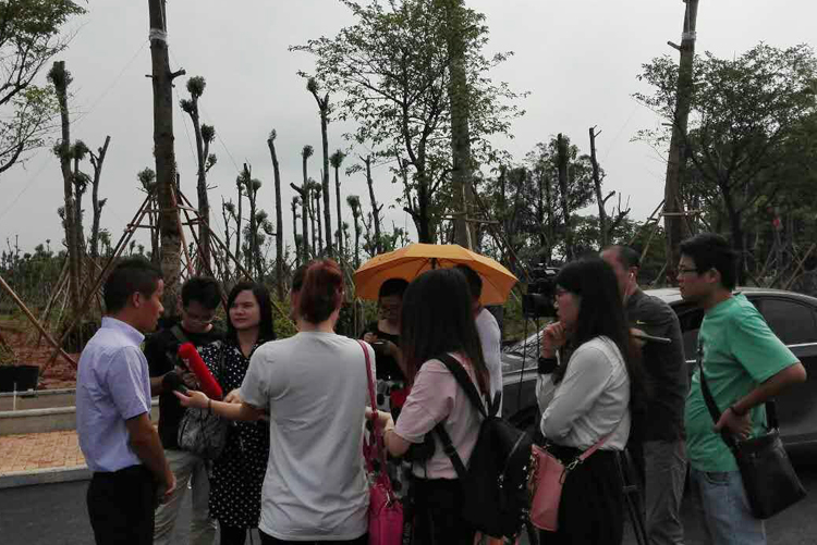 泰宁生态产业园负责人贺江龙在接受媒体采访